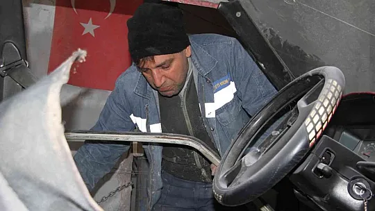 Zülfü ustanın okuma azmi hayran bıraktı