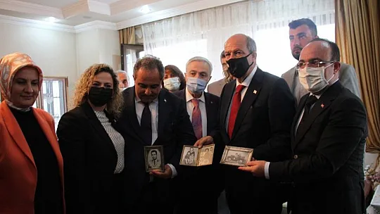 KKTC Cumhurbaşkanı Tatar, Nihat İlhan'ın evini ziyaret etti