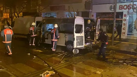 Sürücünün kontağı çevirmesiyle araç bir anda alev topuna döndü