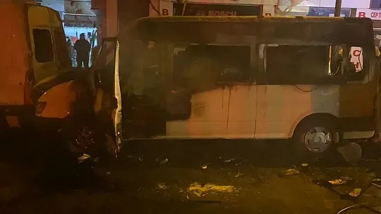 Sürücünün kontağı çevirmesiyle araç bir anda alev topuna döndü