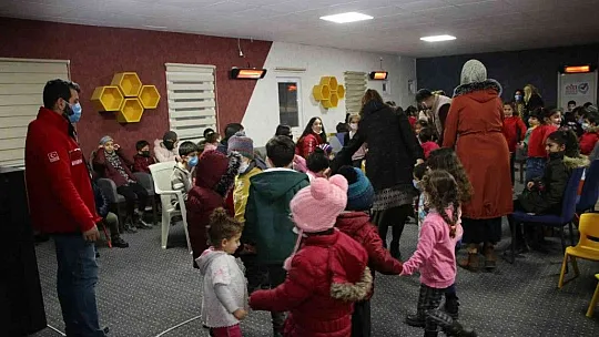 Konteyner kentteki çocuklar için yapılan kütüphane hizmete açıldı