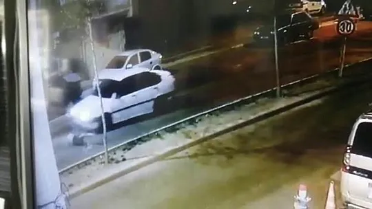 Köpek havlamasından korkup kaçan çocuğu araba çarptı