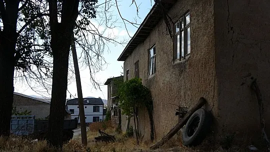 Köylüler atıl durumdaki okulu Kültür Evine dönüştürdü