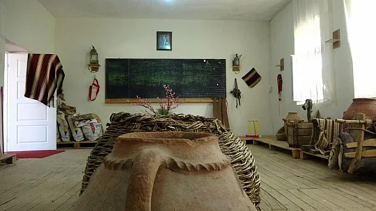 Köylüler atıl durumdaki okulu Kültür Evine dönüştürdü