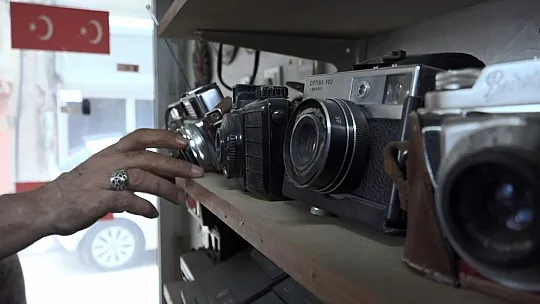 40 bine yakın eserle antika dükkanında zamanda yolculuk