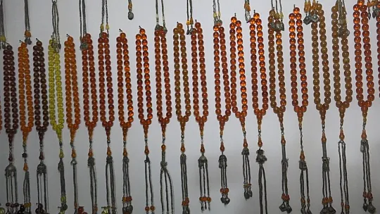 40 bine yakın eserle antika dükkanında zamanda yolculuk