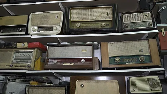 40 bine yakın eserle antika dükkanında zamanda yolculuk