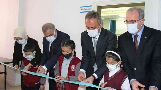 Bakan Özer'den kütüphane açılışı