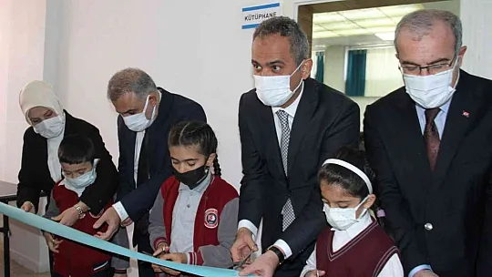 Bakan Özer'den kütüphane açılışı