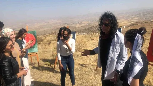 Muşar Dağı zirvesinde resim sergisi açıldı