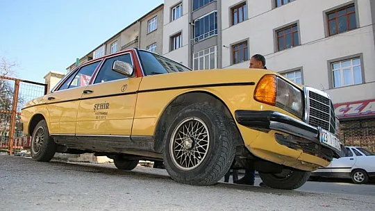 77 model emektar taksiye Müslüm Gürses bile binmiş