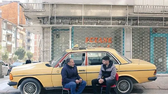 77 model emektar taksiye Müslüm Gürses bile binmiş