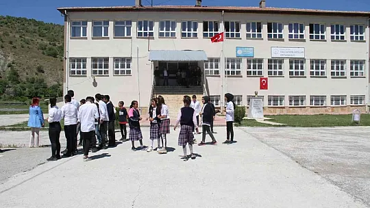 Tuba müdür öğrencinin notuna duyarsız kalmadı
