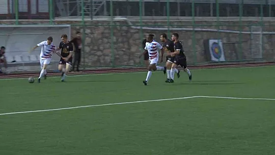 Okumak için Elazığ'a gelen Afrikalı öğrencilerin hayali futbolcu olmak