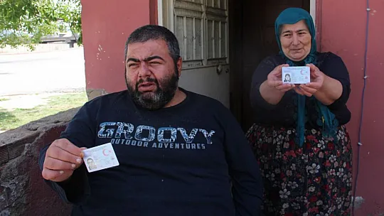 Ölmediklerini ispat eden anne ve oğlu, yeni kimliklerine kavuştu