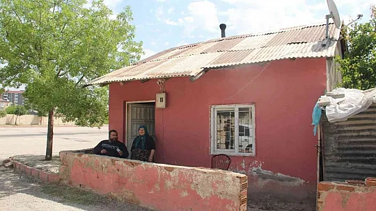 Ölmediklerini ispat eden anne ve oğlu, yeni kimliklerine kavuştu