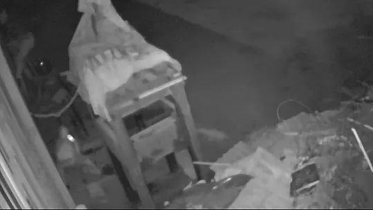Örümcek adam gibi tırmanan hırsızlar 40 bin liralık bakır kablo çaldı