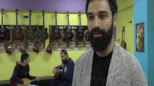 Otizmli Muhammed, yeteneğiyle herkesi şaşırtıyor