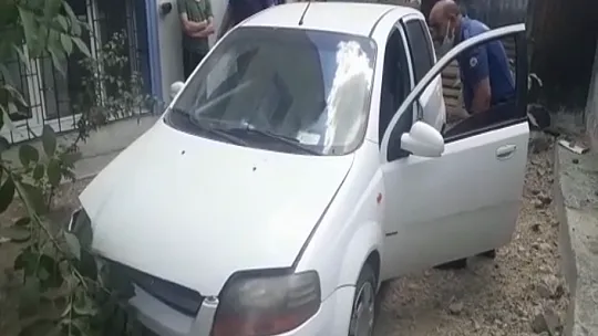 Otomobil Evin Bahçesine Uçtu