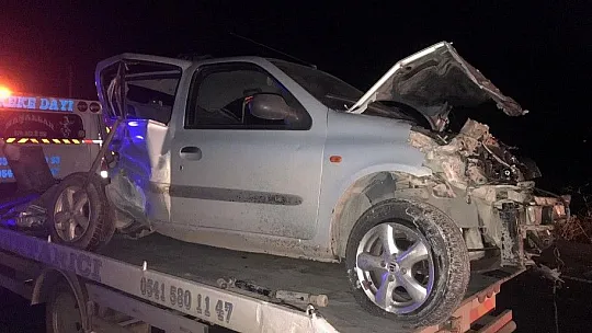 Sıkışan sürücü itfaiye ekipleri tarafından kurtarıldı