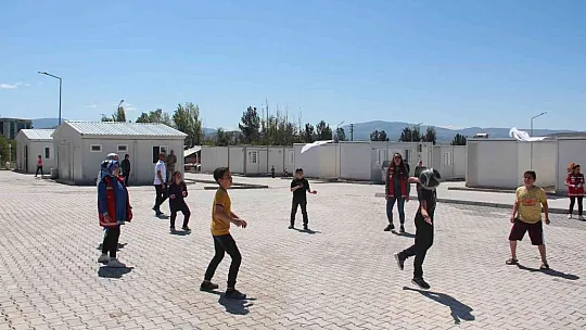 Psikososyal ekibi, Ahıska Türklerini biran olsun yalnız bırakmıyor