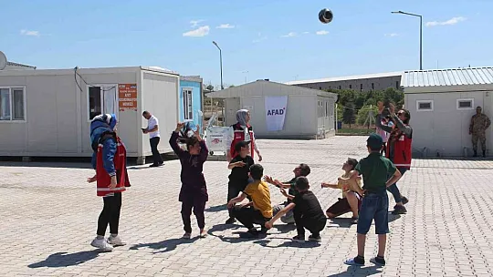 Psikososyal ekibi, Ahıska Türklerini biran olsun yalnız bırakmıyor