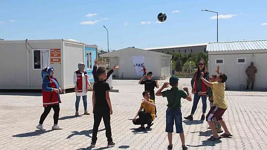 Psikososyal ekibi, Ahıska Türklerini biran olsun yalnız bırakmıyor