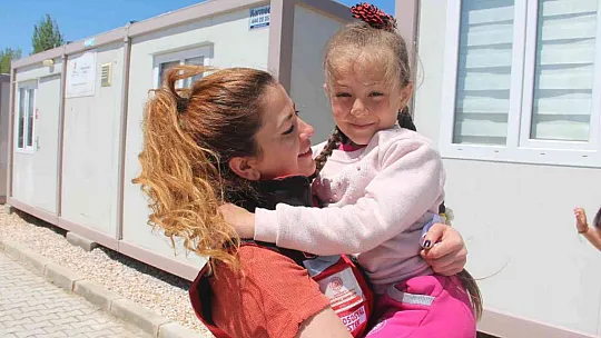 Psikososyal ekibi, Ahıska Türklerini biran olsun yalnız bırakmıyor