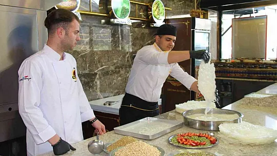 Ramazan ayının gülü tezgahlardaki yerini aldı