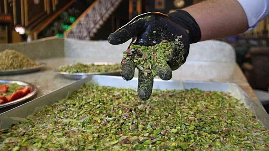 Ramazan ayının gülü tezgahlardaki yerini aldı