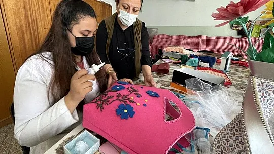 Öğrenciler ürettikleri 2 milyon maskeyle salgınla mücadeleye destek verdi