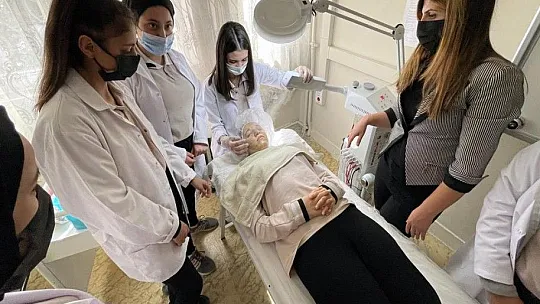 Öğrenciler ürettikleri 2 milyon maskeyle salgınla mücadeleye destek verdi