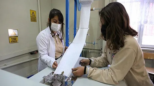 Öğrenciler ürettikleri 2 milyon maskeyle salgınla mücadeleye destek verdi