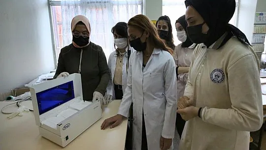 Öğrenciler ürettikleri 2 milyon maskeyle salgınla mücadeleye destek verdi