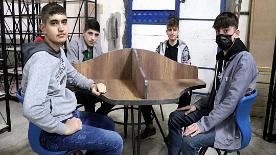 Öğretmen ve öğrenciler kütüphanesi olmayan okullar için seferber oldu
