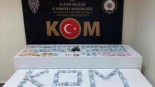 Dolandırıcı sahte polisleri gerçek polisler yakaladı