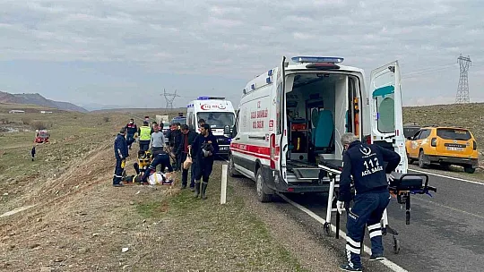 Şarampole yuvarlanan otomobil hurdaya döndü