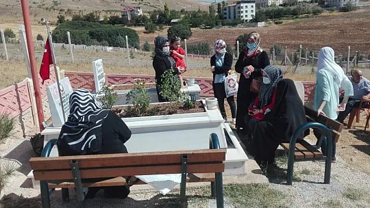 Şehit Kıratlı kabri başında anıldı