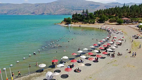 Sıcaklar arttı, vatandaşlar doğunun gizli denizi Hazar'a akın etti