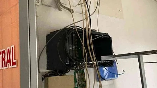 Kabloları keserken yakalanan hırsız gözaltına alındı