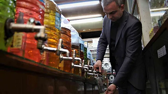 41 yıldır Elazığ'dan Türkiye'ye koku üretiyor