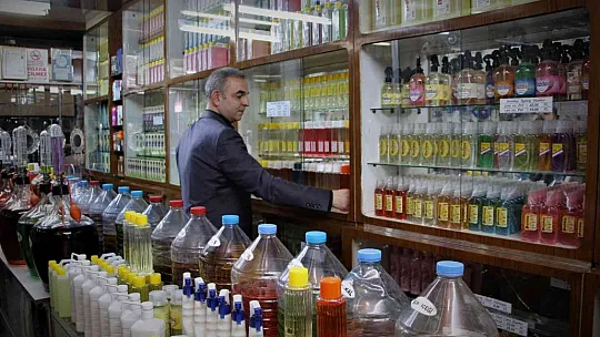 41 yıldır Elazığ'dan Türkiye'ye koku üretiyor