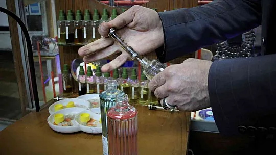 41 yıldır Elazığ'dan Türkiye'ye koku üretiyor