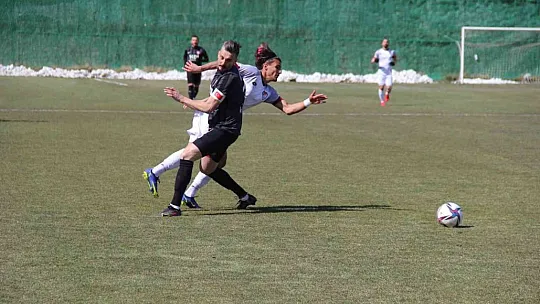 Elazığspor 1 puanı son dakikada kaptı