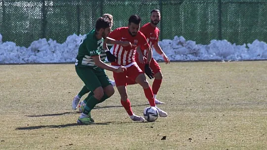 Elazığ Karakoçan FK sahasında Iğdır FK'ya 2-1 yenildi