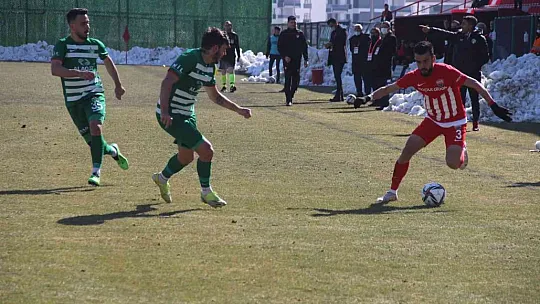 Elazığ Karakoçan FK sahasında Iğdır FK'ya 2-1 yenildi