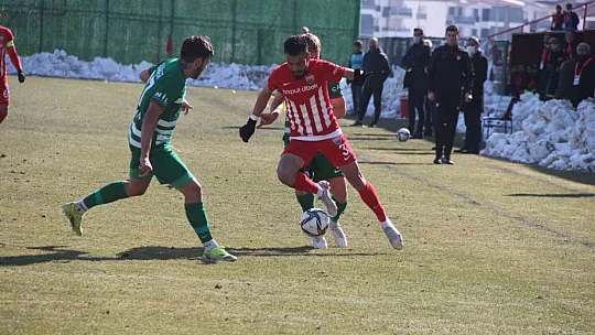 Elazığ Karakoçan FK sahasında Iğdır FK'ya 2-1 yenildi