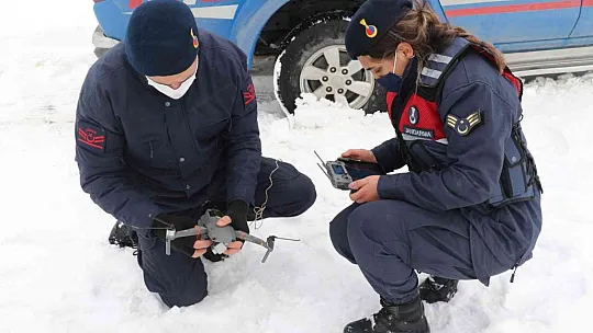 Jandarma ekipleri hastaya ilacını drone ile ulaştırdı
