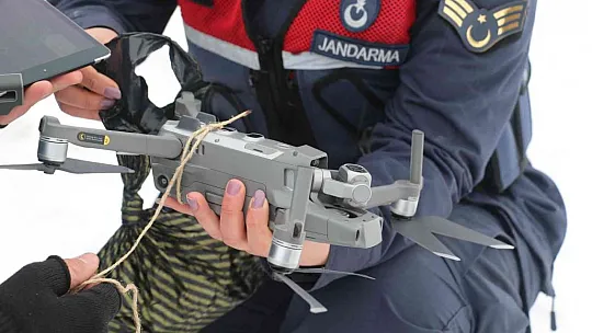 Jandarma ekipleri hastaya ilacını drone ile ulaştırdı