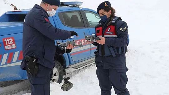 Jandarma ekipleri hastaya ilacını drone ile ulaştırdı